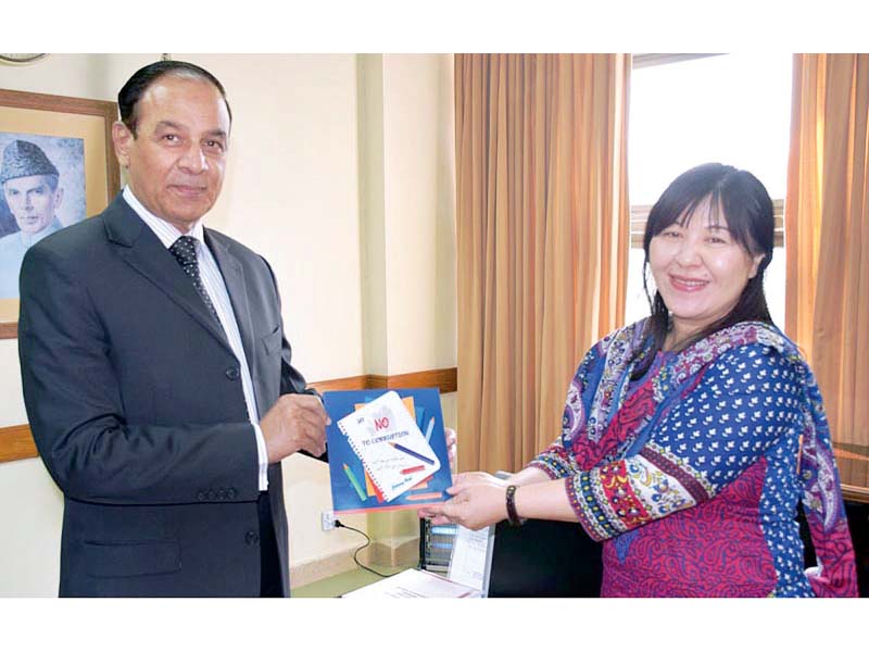 jica chief advisor chiho ohashi presents a colouring book say no to corruption to nab chairman qamar zaman chaudhry photo app