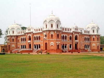 a century later bahawalpur s darbar mahal stands tall
