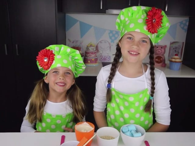 five year old ashlee left and eight year old charli right photo youtube screengrab five year old ashlee left and eight year old charli right photo youtube screengrab