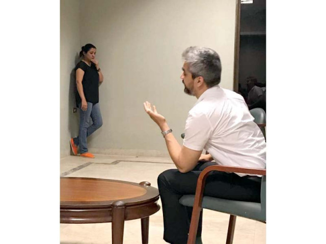 actors rehearse for the play photo express actors rehearse for the play photo express