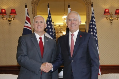 us to honour dumb refugee deal with australia pence us to honour dumb refugee deal with australia pence