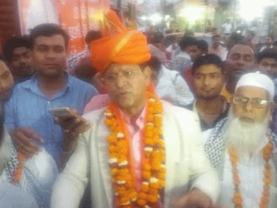 indian police stop muslim volunteers from entering hindu temple in ayodhya indian police stop muslim volunteers from entering hindu temple in ayodhya