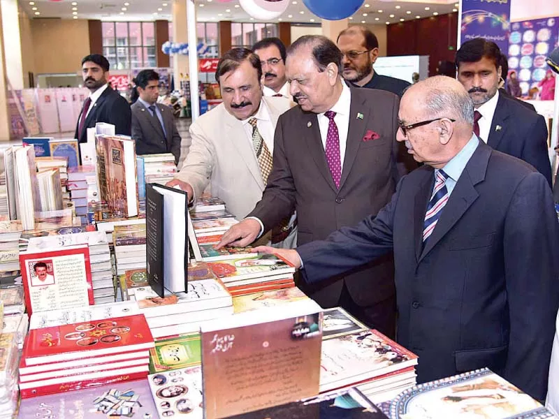 president mamnoon hussain going through book stalls after the inauguration ceremony of national book foundation photo app president mamnoon hussain going through book stalls after the inauguration ceremony of national book foundation photo app