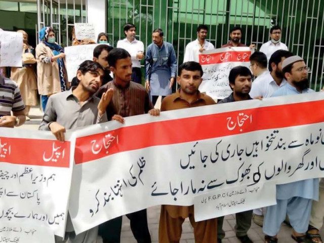 paramedical staff of polyclinic hospital protesting outside the hospital photo inp paramedical staff of polyclinic hospital protesting outside the hospital photo inp
