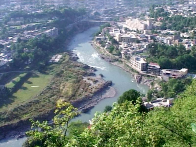 a view of the roads connecting neelum and jhelum narrowed by makeshift structures and stalls photo express a view of the roads connecting neelum and jhelum narrowed by makeshift structures and stalls photo express