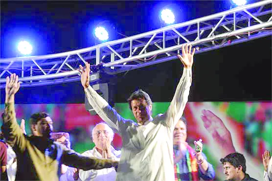 imran khan waves at the crowd before addressing the public gathering in dadu photo online imran khan waves at the crowd before addressing the public gathering in dadu photo online