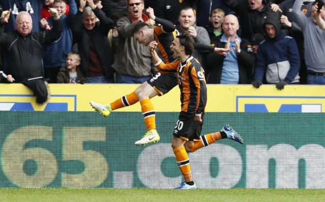 hot on their heels hull 039 s 2 0 win over watford and swansea 039 s identical scoreline against stoke city increased the pressure on crystal palace and burnley who are hovering above the relegation zone photo afp hot on their heels hull 039 s 2 0 win over watford and swansea 039 s identical scoreline against stoke city increased the pressure on crystal palace and burnley who are hovering above the relegation zone photo afp