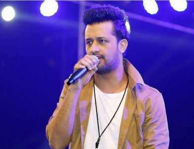 atif aslam leaves stage mid concert atif aslam leaves stage mid concert