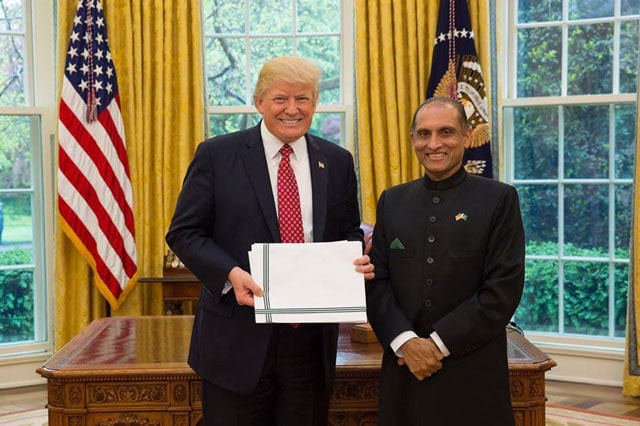 pakistan 039 s ambassador to us aizaz ahmad chaudhry presents his diplomatic credentials to us president donald trump at the white house on monday april 24 2017 photo twitter com pakembassydc pakistan 039 s ambassador to us aizaz ahmad chaudhry presents his diplomatic credentials to us president donald trump at the white house on monday april 24 2017 photo twitter com pakembassydc
