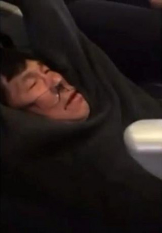 a video screengrab shows passenger david dao being dragged off a united airlines flight at chicago o 039 hare international airport photo reuters
