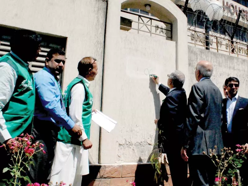chief census commissioner asif bajwa inaugurating the census operation by numbering the statistics headquarters in islamabad photo express chief census commissioner asif bajwa inaugurating the census operation by numbering the statistics headquarters in islamabad photo express