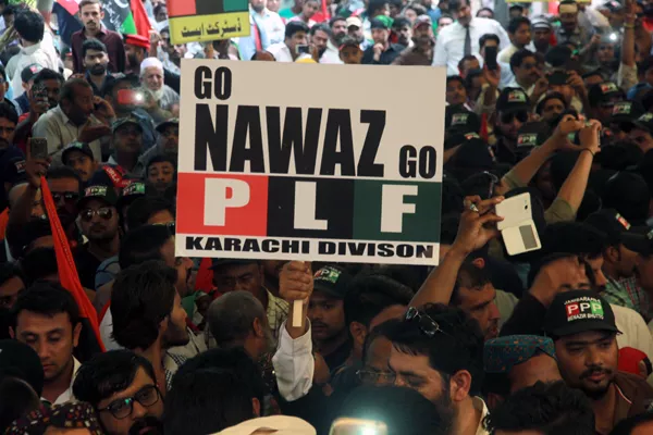 ppp workers raised slogans of 039 go nawaz go 039 in the sit in at mazar e quaid on april 26 2017 photo athar khan ppp workers raised slogans of 039 go nawaz go 039 in the sit in at mazar e quaid on april 26 2017 photo athar khan