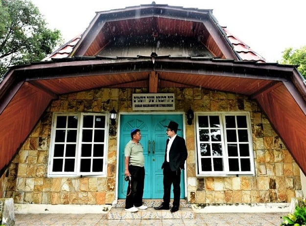 in a remote corner of the indonesian archipelago a modest synagogue stands in a tiny jewish community that has found acceptance despite rising intolerance in the world 039 s most populous muslim majority country photo afp