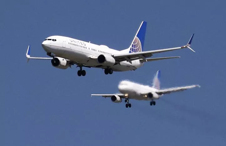 a united airlines boeing 737 800 and united airlines a320 airbus on seen approach to san francisco international airport san francisco california photo reuters a united airlines boeing 737 800 and united airlines a320 airbus on seen approach to san francisco international airport san francisco california photo reuters