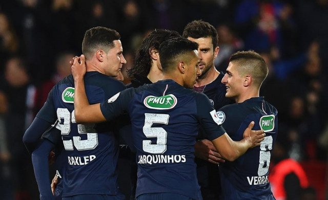 paris saint germain 039 s german midfielder julian draxler l is congratuled by teammates after scoring a goal during the french cup semi final match between paris saint germain and monaco at the parc des princes stadium in paris on april 26 2017 photo afp paris saint germain 039 s german midfielder julian draxler l is congratuled by teammates after scoring a goal during the french cup semi final match between paris saint germain and monaco at the parc des princes stadium in paris on april 26 2017 photo afp