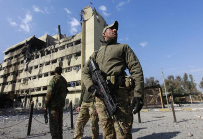 iraqi paramilitaries shut more islamic state escape routes to syria border