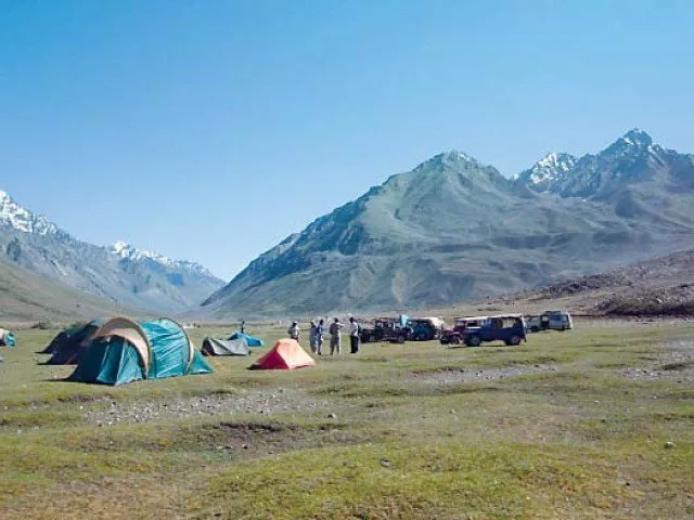 chief minister hafeezur rehman calls for improving security for tourists and prevention of traffic jams photo file