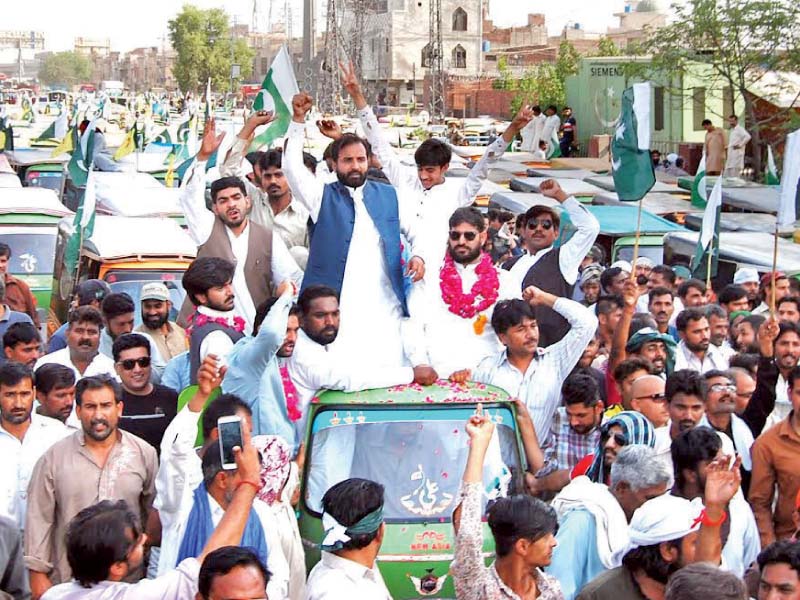 a large number of rickshaw drivers protest against ride hailing companies in the city photo abid nawaz express