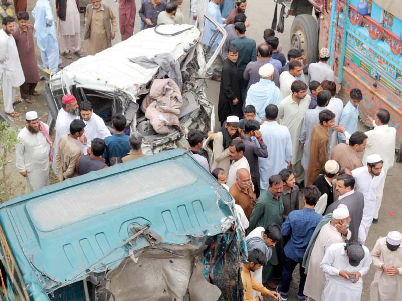 people stand at the accident site photo online