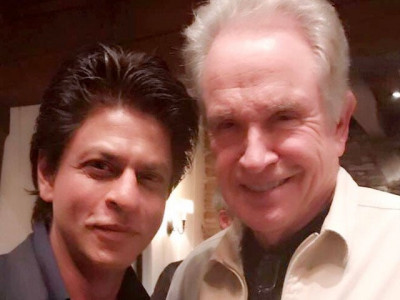 shah rukh khan s fan moment with hollywood star warren beatty shah rukh khan s fan moment with hollywood star warren beatty
