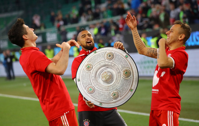 bayern munich 039 s robert lewandowski arturo vidal and rafinha celebrate after the match after winning the bundesliga on april 29 2017 photo reuters bayern munich 039 s robert lewandowski arturo vidal and rafinha celebrate after the match after winning the bundesliga on april 29 2017 photo reuters
