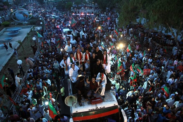 a picture of imran khan 039 s haqooq e karachi rally photo athar khan express a picture of imran khan 039 s haqooq e karachi rally photo athar khan express