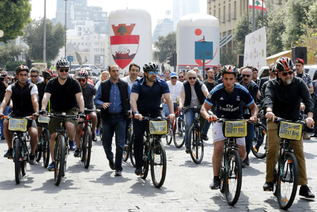 lebanese prime minister saad hariri c rides a bike at an event to launch a public bicycle sharing system in beirut on april 30 2017 photo afp