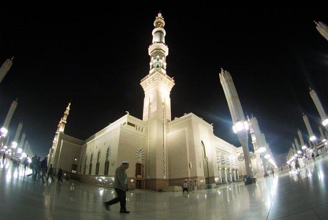 muslims walk outside masjid e nabawi pbuh before fajr prayers in the holy city of medina photo reuters