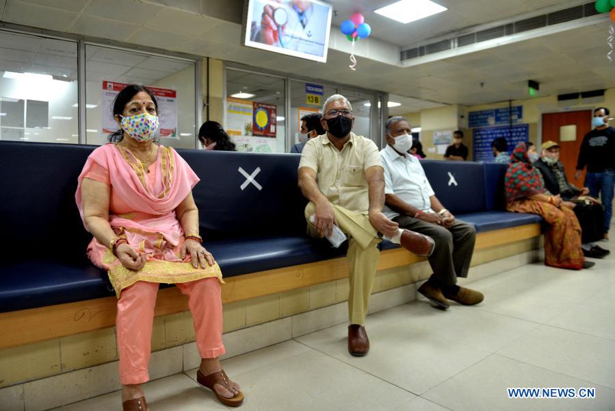 elderly people wait to receive covid 19 vaccine at a government hospital in new delhi india on march 1 2021 the phase 2 of the ongoing covid 19 vaccine drive began in the country on monday the phase 2 of the vaccination drive would inoculate those above the age of 60 and those over 45 with comorbidities xinhua