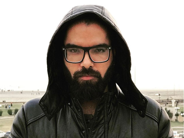 yasir hussain s crass sense of humour at hum awards lands him in hot water