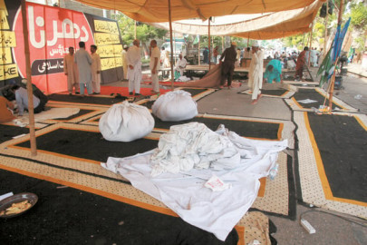 on the fourth day ji calls off sit in against k e after dialogue with governor on the fourth day ji calls off sit in against k e after dialogue with governor