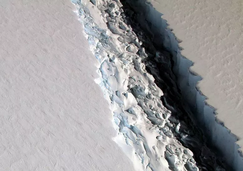 an oblique view of a massive rift in the antarcitc peninsula 039 s larsen c ice shelf photo reuters an oblique view of a massive rift in the antarcitc peninsula 039 s larsen c ice shelf photo reuters