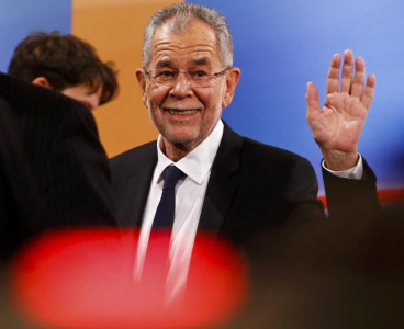 austrian president calls for all women to wear hijab to fight islamophobia