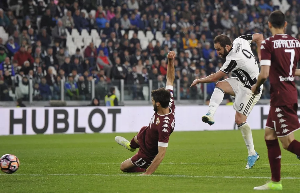 last gasp strike torino looked to be heading for their first derby win over juve since april 2015 before higuain fired a low angled strike past hart in the second minute of added on time photo reuters last gasp strike torino looked to be heading for their first derby win over juve since april 2015 before higuain fired a low angled strike past hart in the second minute of added on time photo reuters