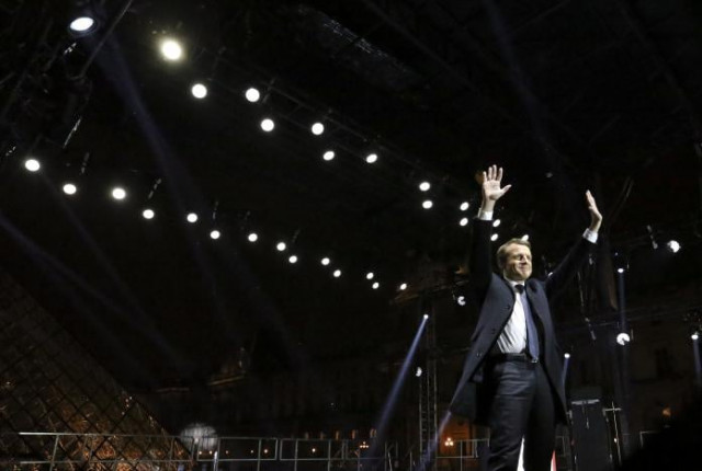 french president elect emmanuel macron celebrates on the stage at his victory rally near the louvre in paris france may 7 2017 photo reuters french president elect emmanuel macron celebrates on the stage at his victory rally near the louvre in paris france may 7 2017 photo reuters