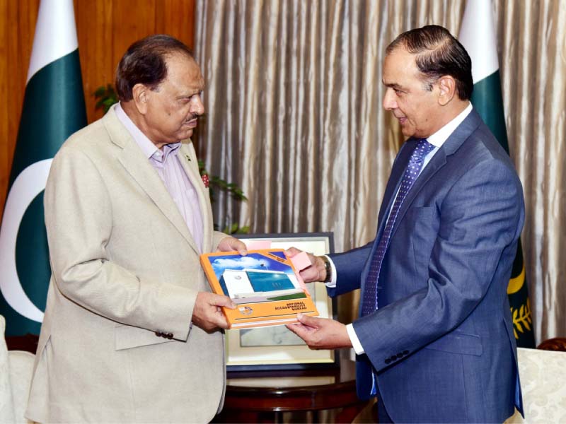 nab chief presents president mamnoon hussain with a copy of the bureau s annual report photo express