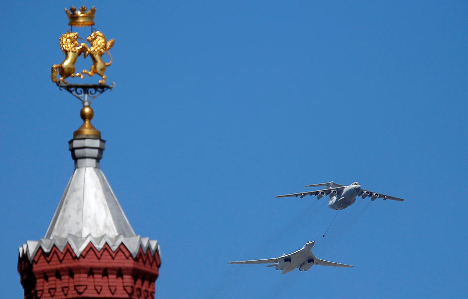 russian army il 78 air tanker demonstrates refuelling a tu 160 strategic bomber during a rehearsal before the world war ii anniversary in moscow photo reuters