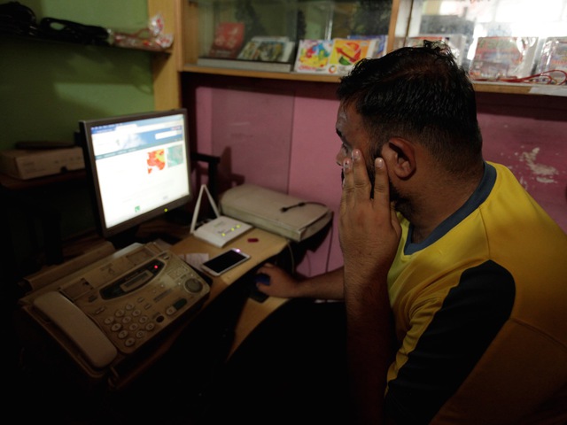 a man explores social media on a computer at an internet club in islamabad pakistan august 11 2016 photo reuters