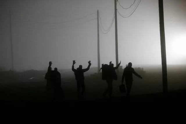 a group of migrants who said they were from djibouti and somalia follow railway tracks towards the canada u s border as seen from emerson manitoba canada photo reuters a group of migrants who said they were from djibouti and somalia follow railway tracks towards the canada u s border as seen from emerson manitoba canada photo reuters