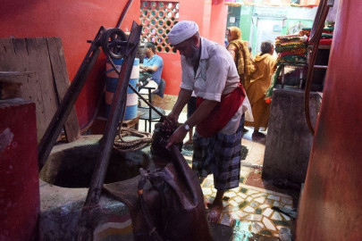 india s last water men fight tide of history