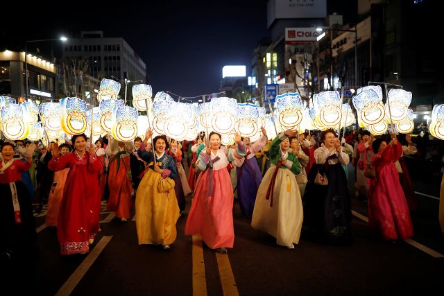 buddhist believers carrying lanterns march during a lotus lantern parade in celebration of the upcoming birthday of buddha in seoul south korea april 29 2017 reuters kim hong ji photo reuters