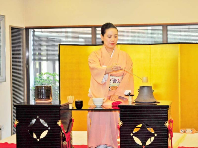a japanese lady prepares the brew at the tea ceremony photo express a japanese lady prepares the brew at the tea ceremony photo express