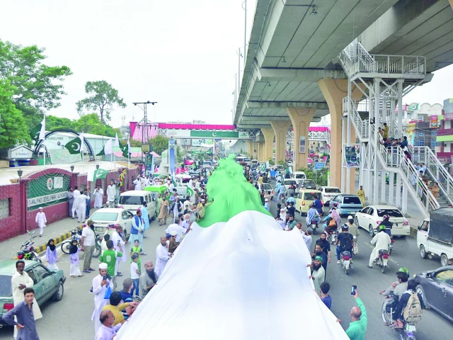 citizens embody the spirit of freedom on independence day joining hands to carry a one kilometre long national flag from liaquat bagh to committee chowk in rawalpindi photo agha mahroz express