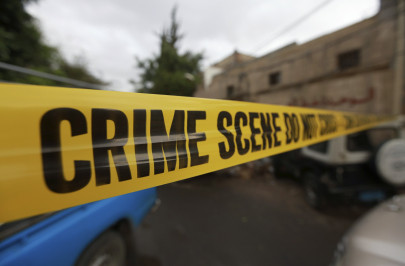 cab driver runs over robbers in karachi