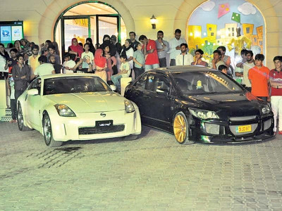 luxurious cars sport bikes attract massive crowd in faisalabad