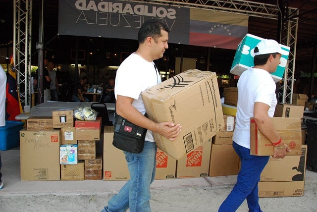 people bring supplies to send to protesters in venezuela at the quot solidaridad venezuela quot event in hialeah florida on may 13 2017 photo afp people bring supplies to send to protesters in venezuela at the quot solidaridad venezuela quot event in hialeah florida on may 13 2017 photo afp