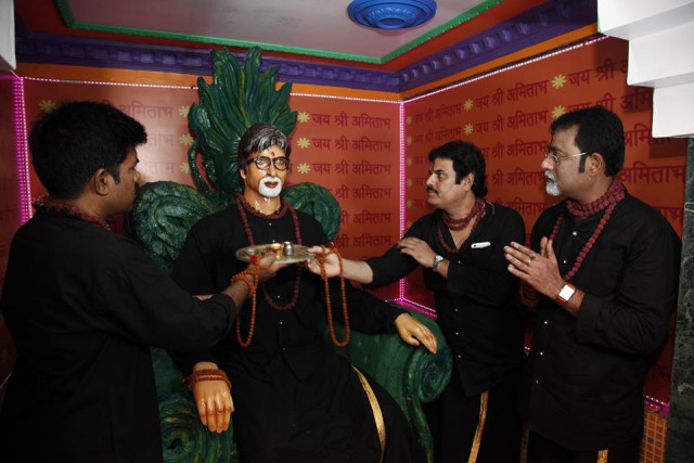 statue of bollywood actor amitabh bachchan photo facebook statue of bollywood actor amitabh bachchan photo facebook