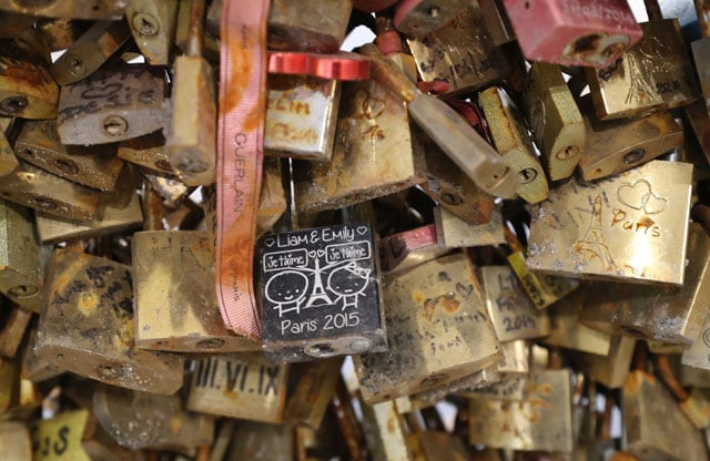 the city began removing the locks in 2015 and replaced the metal railings on the pont des arts with acrylic glass panels photo afp