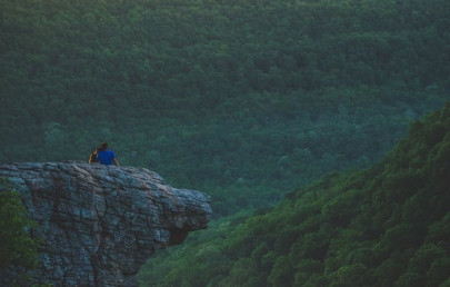 photographer captures wrong couple s mountaintop proposal