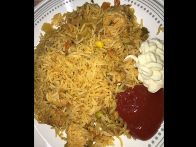 this guy eats biryani with mayo and ketchup and desis can t digest it this guy eats biryani with mayo and ketchup and desis can t digest it